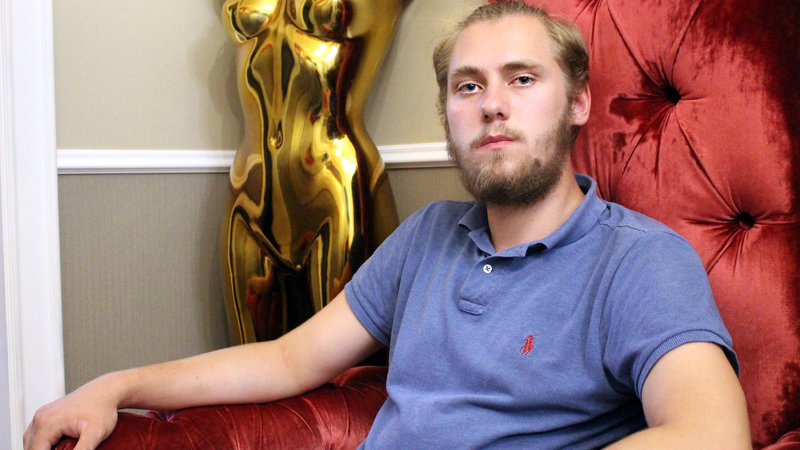  We have the handsome millenial hunk ArdianAlejand on this clip as he...